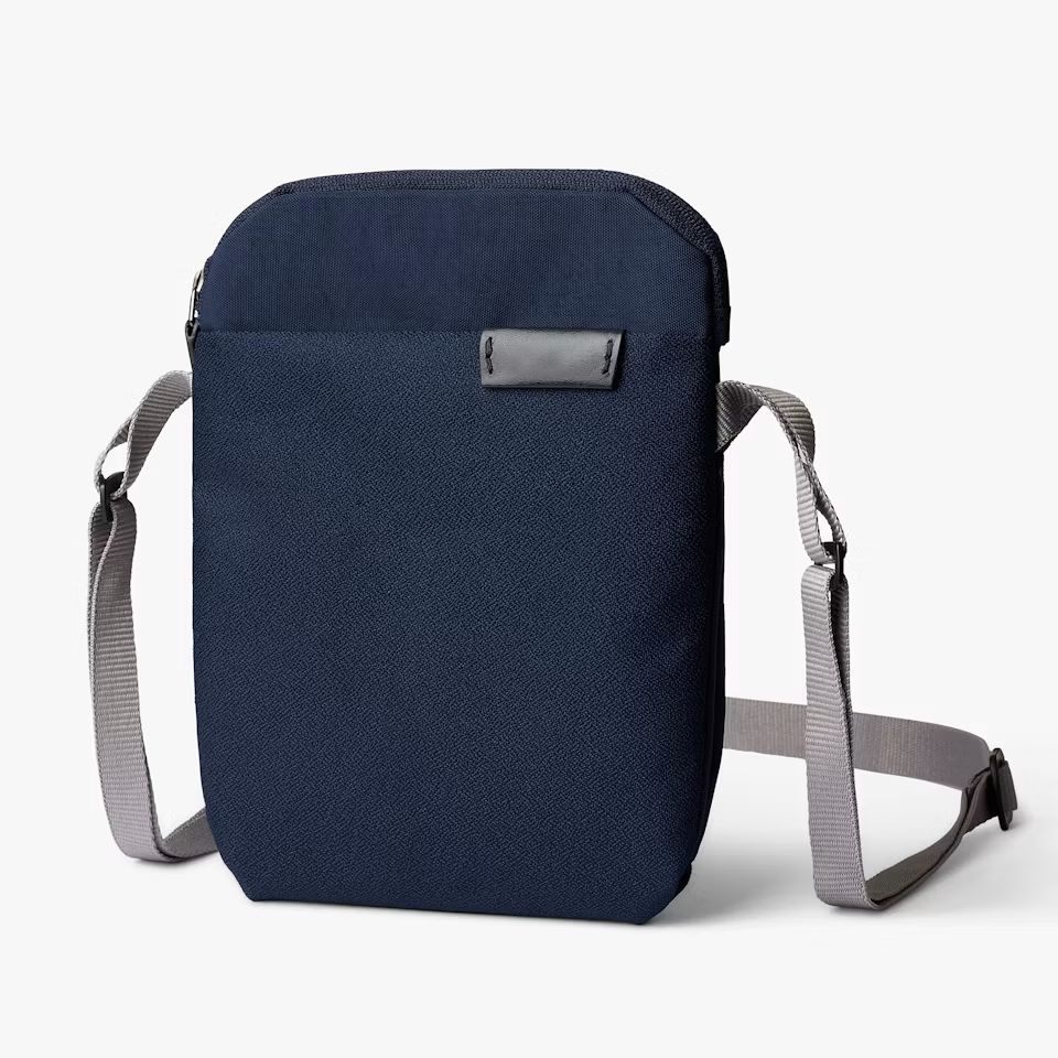 Cienka mała torba crossbody o pojemności 1L do codziennego noszenia