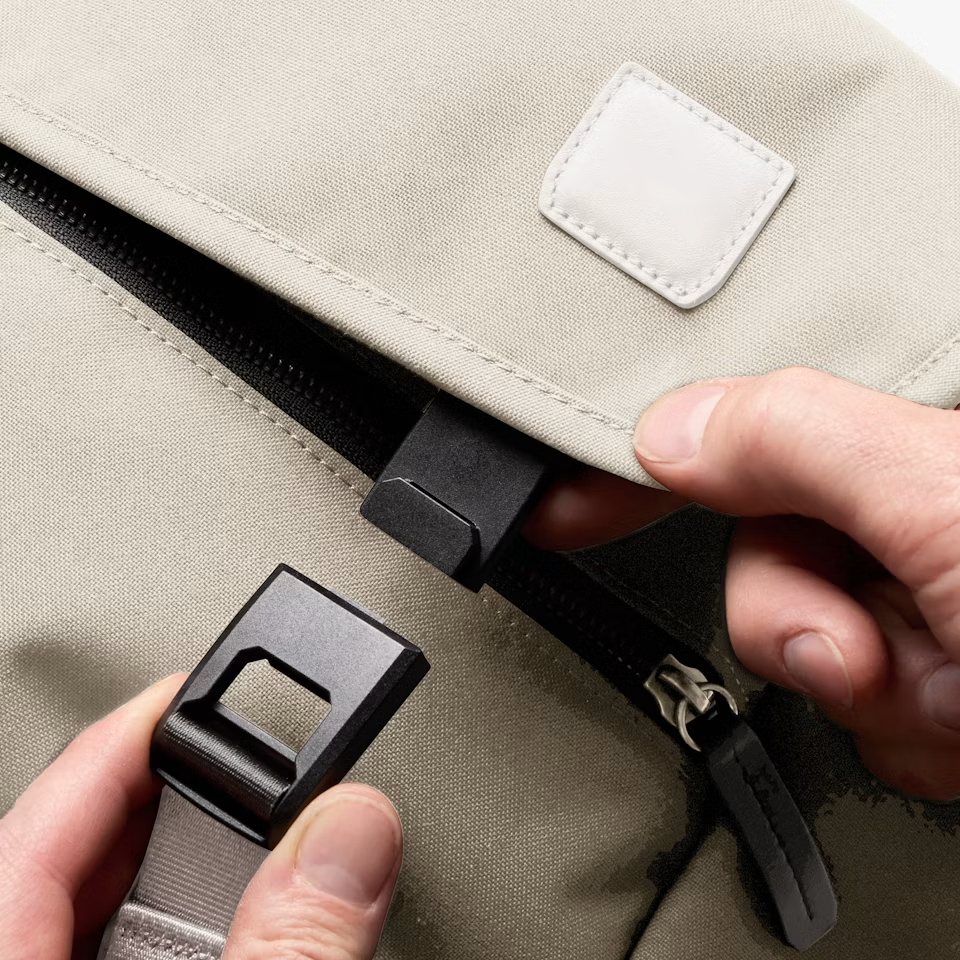 Klasyczny pakiet pocztowy 13L z miejscem na laptop 14 cali i magnetycznym zamknięciem